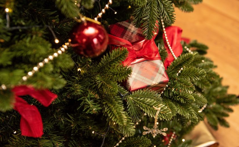 Saturday Scramble Club: Festive Baubles